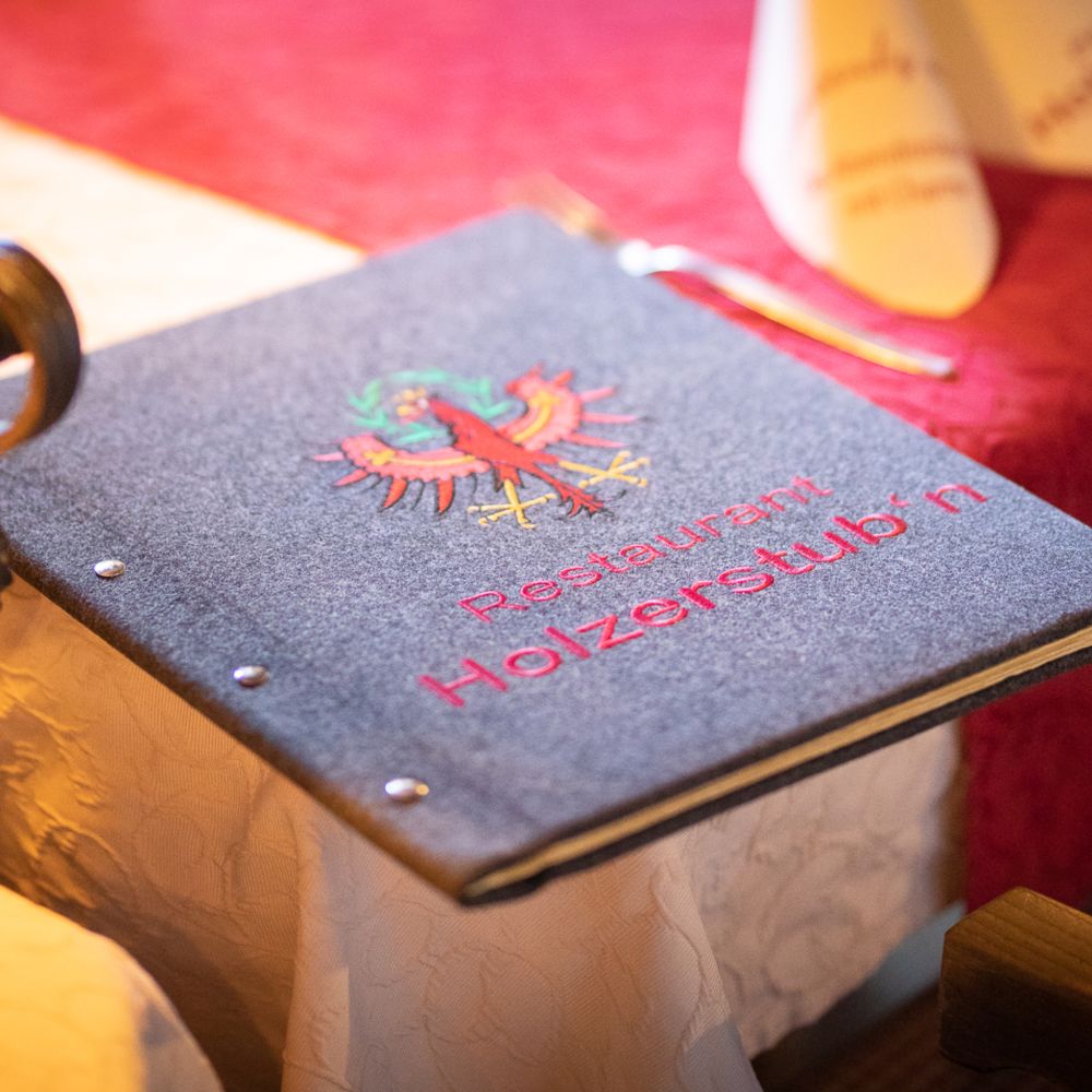 Ehrwald Restaurant Holzerstubn Speisekarte Mit Adler